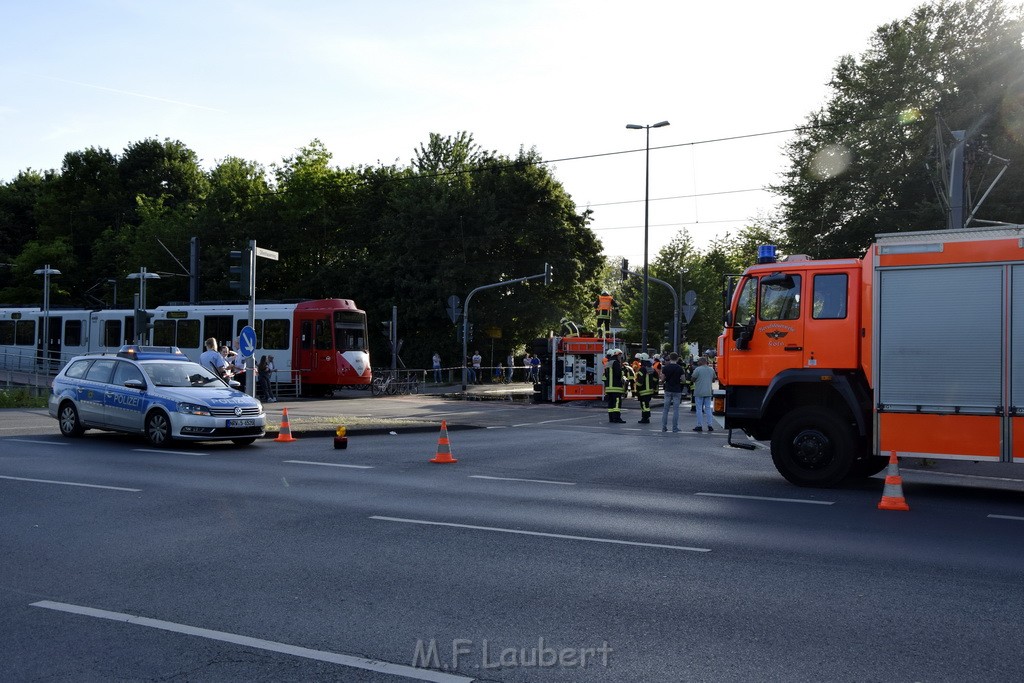 TLF 4 umgestuerzt Koeln Bocklemuend Ollenhauer Ring Militaerringstr P002.JPG - Miklos Laubert